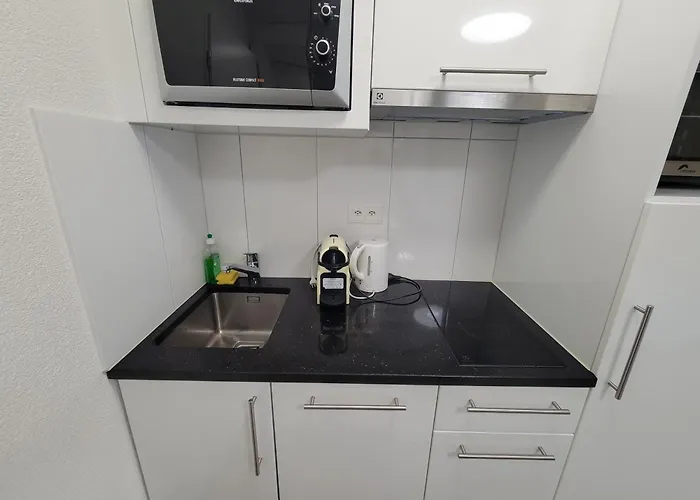 Center Downtown With Balcony Erlach - Self Checkin