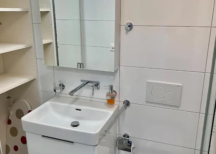 Center Downtown With Balcony Erlach - Self Checkin Appartement