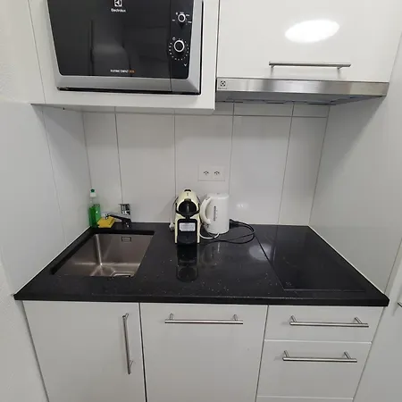 Center Downtown With Balcony Erlach - Self Checkin