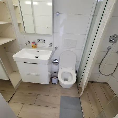 Center Downtown With Balcony Erlach - Self Checkin *