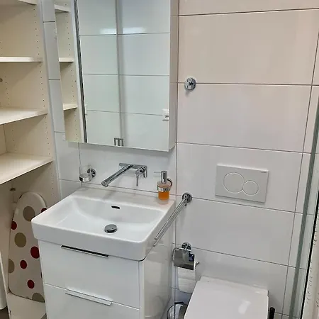 Center Downtown With Balcony Erlach - Self Checkin דירה